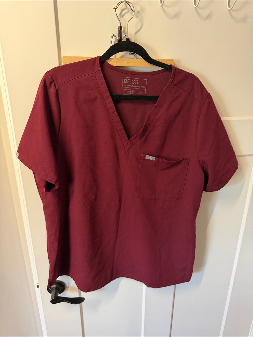 Figs Women’s V-Neck Scrub Top - Burgundy